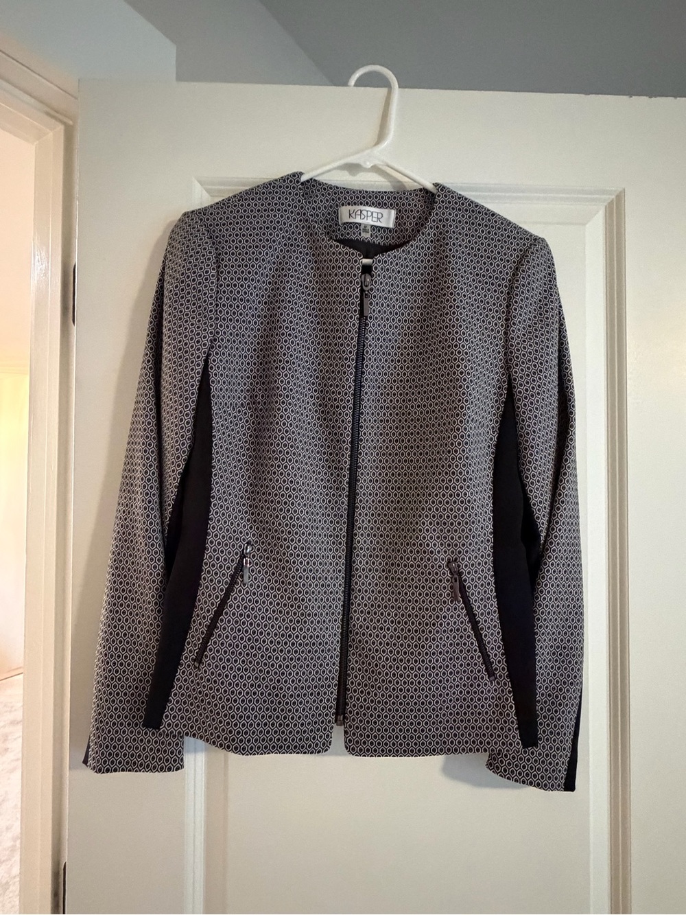 Kasper Black and White Patterned Zip-Front Blazer